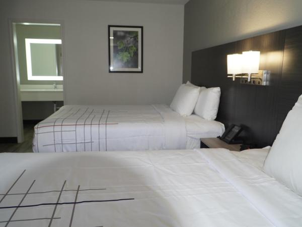 La Quinta Inn by Wyndham Dallas Uptown : photo 8 de la chambre chambre double avec 2 lits doubles - non-fumeurs