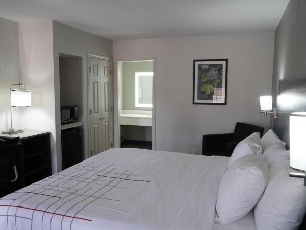 La Quinta Inn by Wyndham Dallas Uptown : photo 7 de la chambre chambre lit king-size deluxe