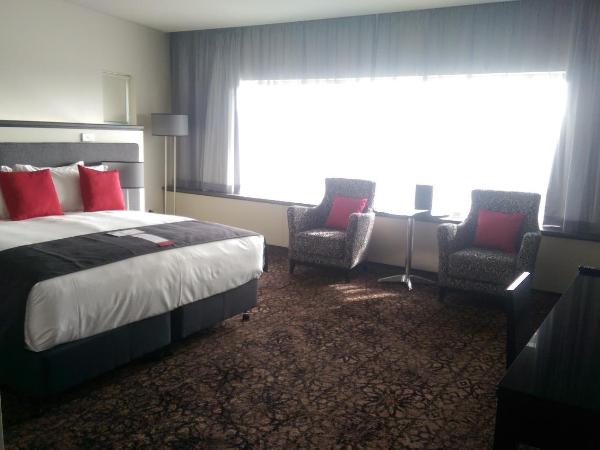 Calamvale Hotel Suites and Conference Centre : photo 2 de la chambre chambre lit king-size deluxe