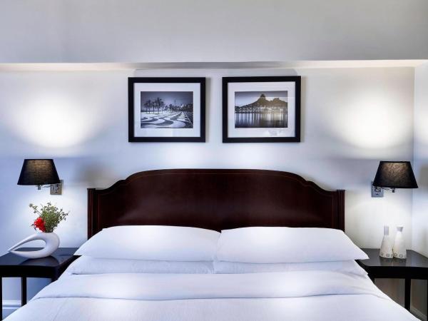 JW Marriott Rio de Janeiro : photo 2 de la chambre suite lit king-size avec canapé-lit et accès au salon exécutif