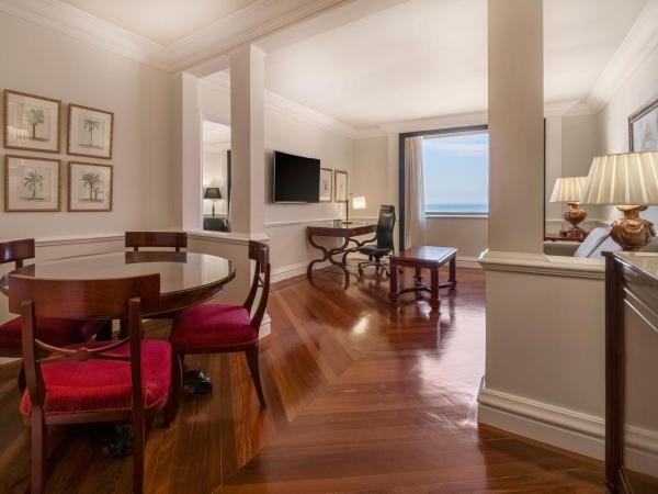 JW Marriott Rio de Janeiro : photo 2 de la chambre suite lit king-size avec canapé-lit et accès au salon exécutif - vue sur océan