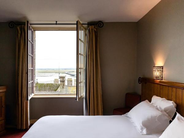 La Mère Poulard : photo 2 de la chambre chambre double ou lits jumeaux - vue sur baie du mont-saint-michel - annexe maison rouge