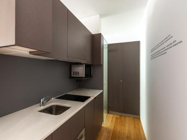 Pensao O Laranjeira : photo 2 de la chambre studio avec balcon