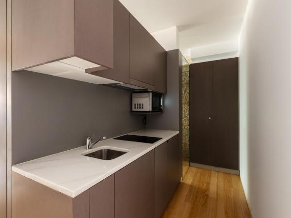 Pensao O Laranjeira : photo 1 de la chambre studio avec balcon