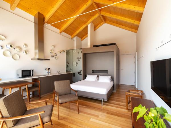 Pensao O Laranjeira : photo 5 de la chambre studio avec terrasse