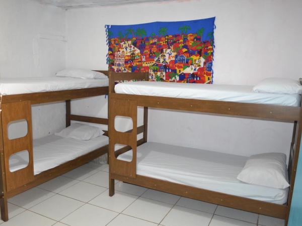 Raizes Surf and Bar Hostel : photo 1 de la chambre lit dans dortoir mixte de 6 lits