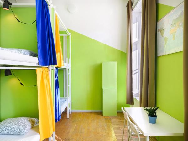 Avenue Hostel : photo 2 de la chambre lit dans dortoir mixte de 8 lits avec salle de bains privative