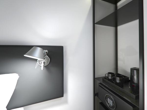 Creto Hotel Myeongdong : photo 6 de la chambre chambre lits jumeaux familiale avec grande fenêtre et netflix