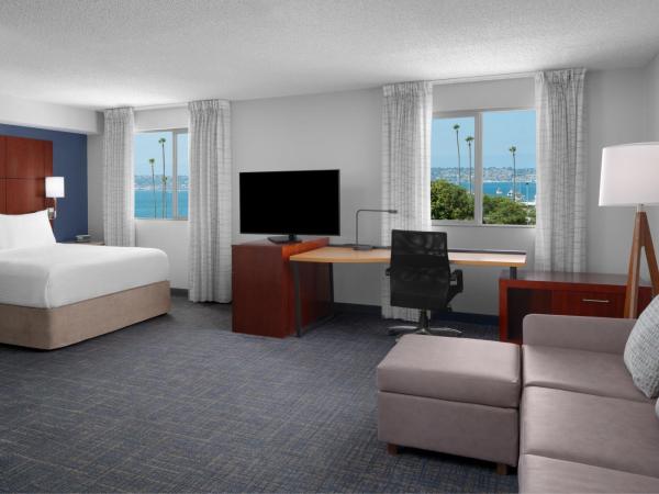 Residence Inn by Marriott San Diego Downtown : photo 7 de la chambre studio lit queen-size deluxe avec canapé-lit