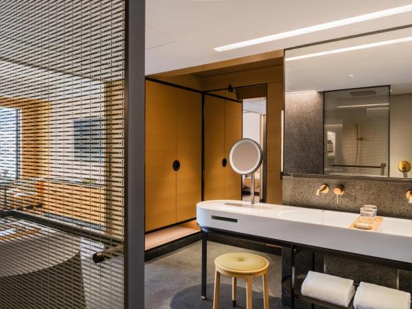 Regent Hong Kong : photo 4 de la chambre chambre lit king-size classique avec banquette-lit - vue sur port