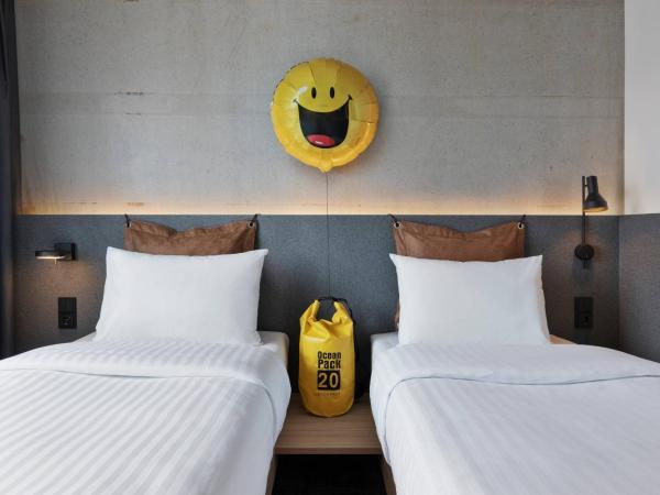 Moxy Hamburg Altona : photo 2 de la chambre chambre lits jumeaux moxy sleeper