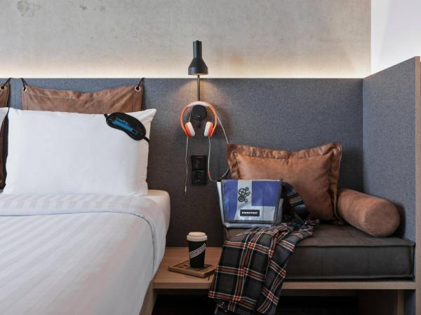 Moxy Hamburg Altona : photo 3 de la chambre chambre lit queen-size