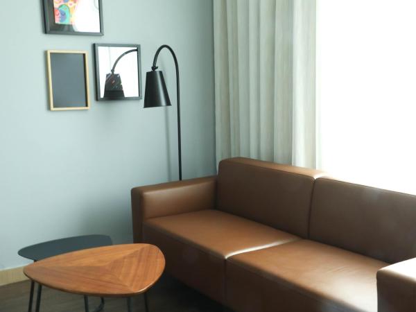 Moxy Shenzhen North Station : photo 10 de la chambre selected king room with city view