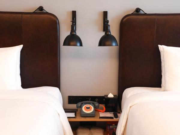 Moxy Shenzhen North Station : photo 4 de la chambre chambre lits jumeaux standard - vue sur ville