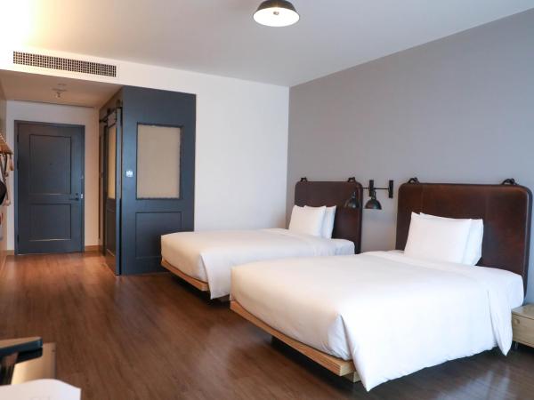 Moxy Shenzhen North Station : photo 3 de la chambre chambre lits jumeaux standard - vue sur ville