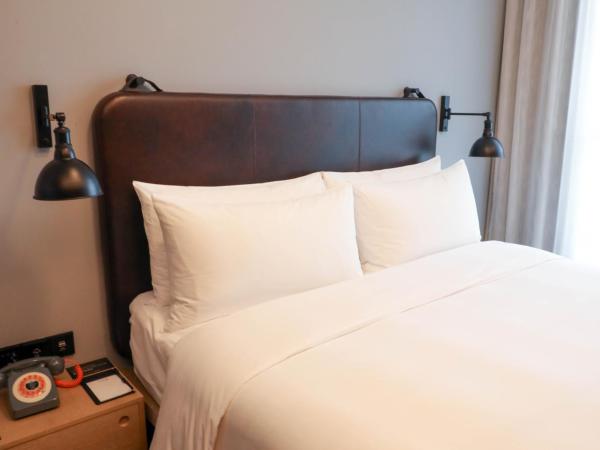 Moxy Shenzhen North Station : photo 5 de la chambre chambre king standard avec vue sur ville