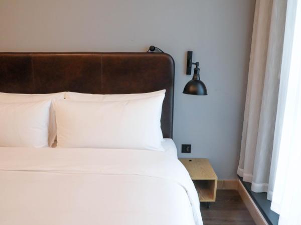 Moxy Shenzhen North Station : photo 3 de la chambre chambre king standard avec vue sur ville