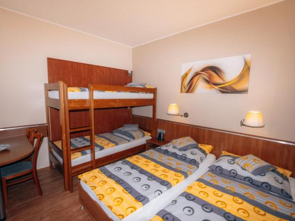 Penzion Fan : photo 2 de la chambre chambre familiale avec salle de bains