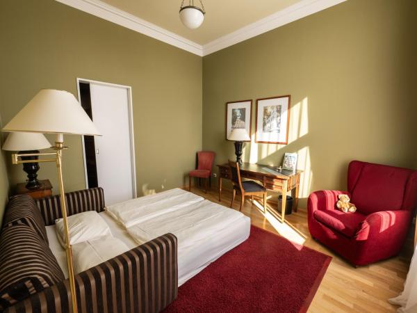 Louisa's Place : photo 4 de la chambre suite lit king-size avec balcon