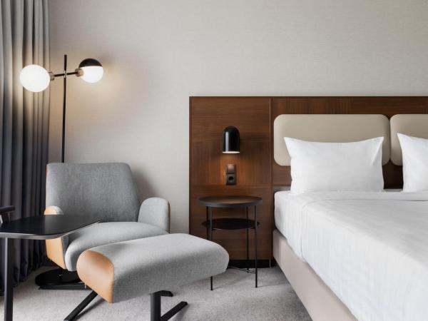 Courtyard by Marriott Munich City East : photo 5 de la chambre chambre supérieure avec 1 lit king-size - vue sur cour