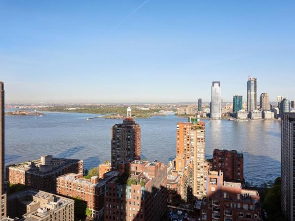 New York Marriott Downtown : photo 4 de la chambre chambre lit king-size de luxe - vue sur fleuve hudson