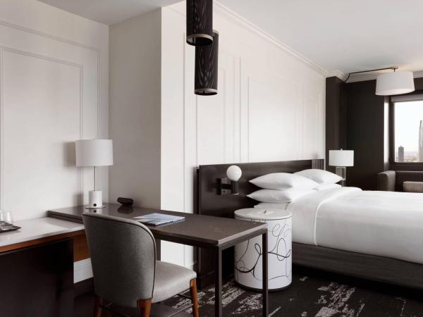 New York Marriott Downtown : photo 2 de la chambre suite junior lit king-size d'angle avec canapé-lit