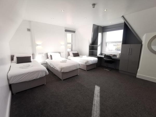 Claremont Hotel : photo 1 de la chambre chambre triple avec salle de bains privative