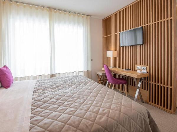 Hotel Le Soleil : photo 1 de la chambre chambre lit queen-size avec baignoire spa