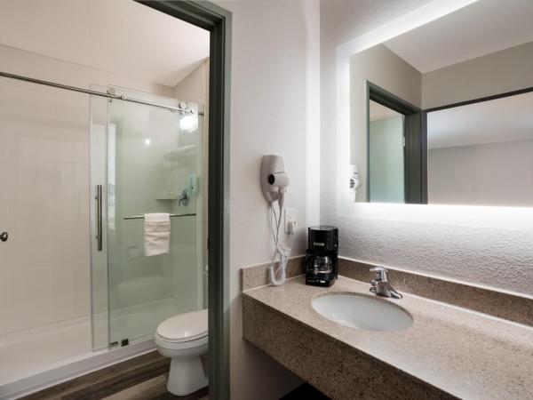 Quality Inn Elk Grove-Sacramento : photo 2 de la chambre suite avec deux lits doubles - non-fumeurs