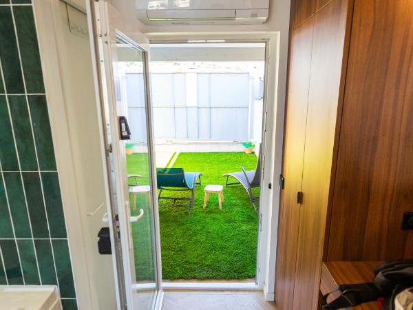 Love Room du Mont d'Or : photo 6 de la chambre chambre lit king-size avec baignoire spa