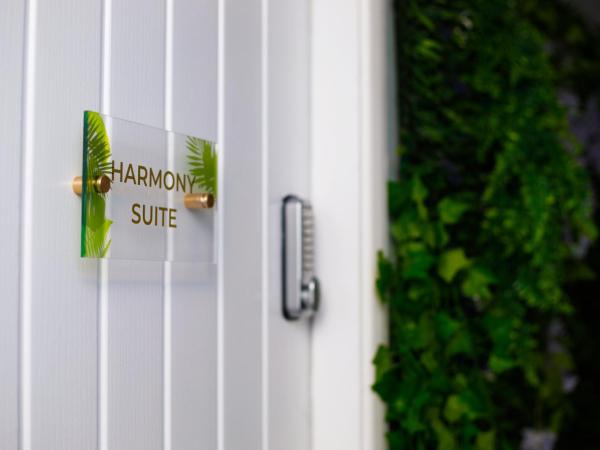 Harmony Haven - Harmony Suite : photo 1 de la chambre chambre double avec salle de bains privative