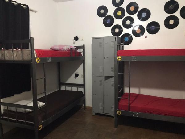Rock! and Hostel BH : photo 1 de la chambre lit simple dans dortoir pour hommes
