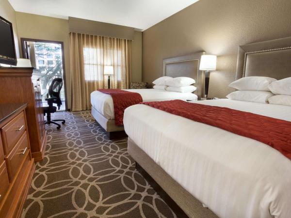 Drury Inn & Suites San Antonio Riverwalk : photo 4 de la chambre chambre de luxe avec 2 lits queen-size et balcon