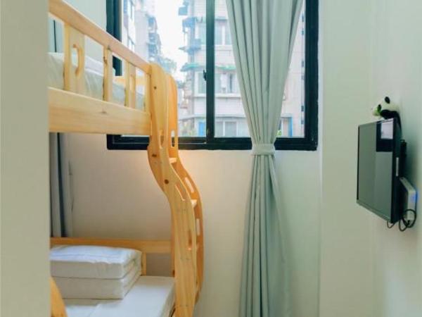 Chengdu Zhengfu Cao Tang Inn : photo 1 de la chambre chambre quadruple avec douche