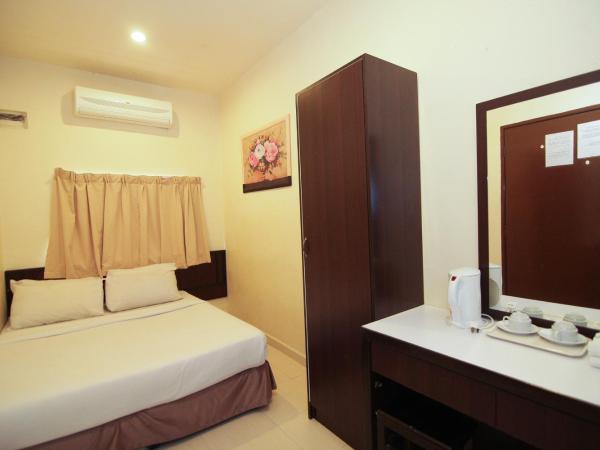 Anggerik Lodging : photo 6 de la chambre bunga raya standard double room