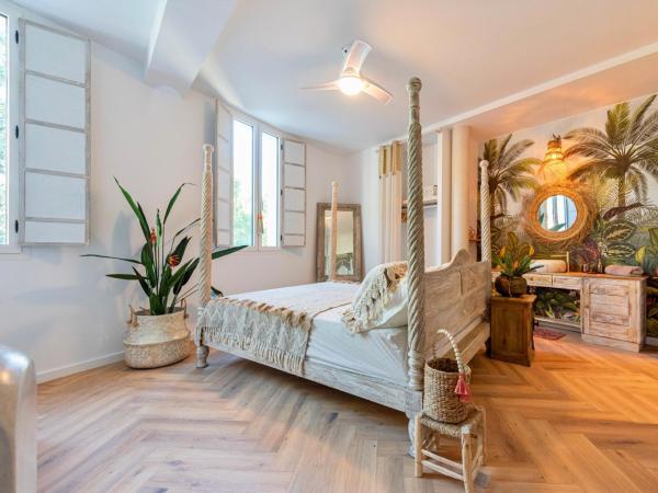 Chambre d'hôtes de luxe, Toulon Mourillon, 4 belles chambres, Piscine : photo 9 de la chambre suite deluxe avec lit king-size