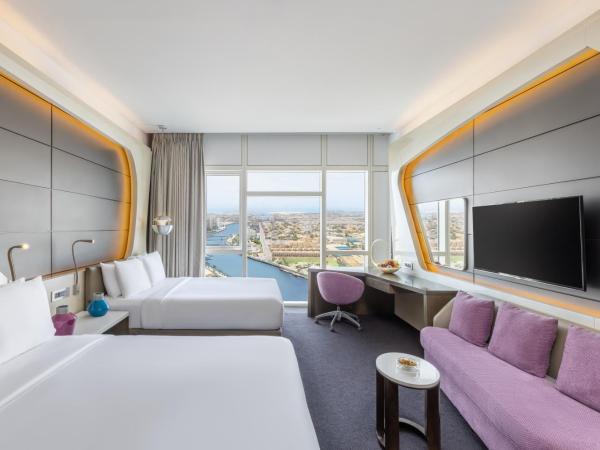 V Hotel Dubai, Curio Collection by Hilton : photo 7 de la chambre chambre 2 lits queen-size deluxe - vue sur canal