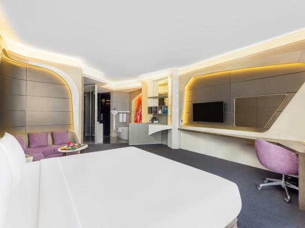 V Hotel Dubai, Curio Collection by Hilton : photo 1 de la chambre chambre lit king-size deluxe