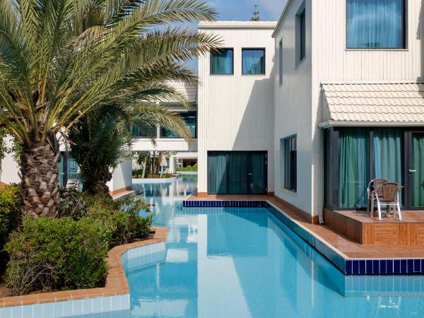 Susesi Luxury Resort : photo 2 de la chambre suite avec accès direct à la piscine - côté lac