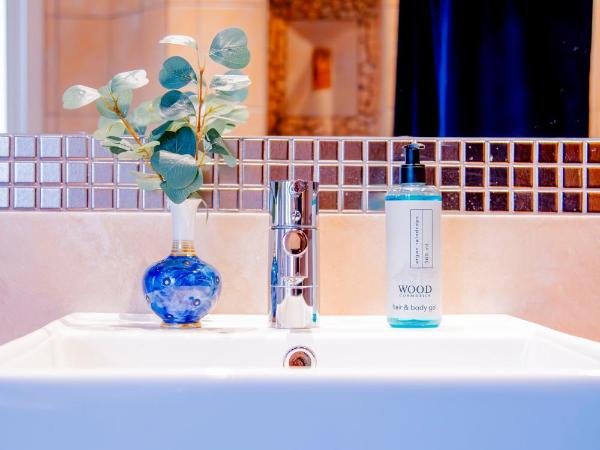 Park Hotel Linköping Fawlty Towers : photo 7 de la chambre chambre quadruple deluxe