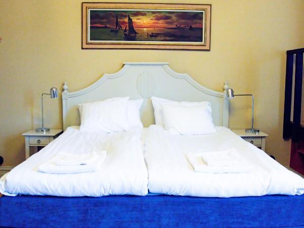 Park Hotel Linköping Fawlty Towers : photo 10 de la chambre chambre quadruple deluxe