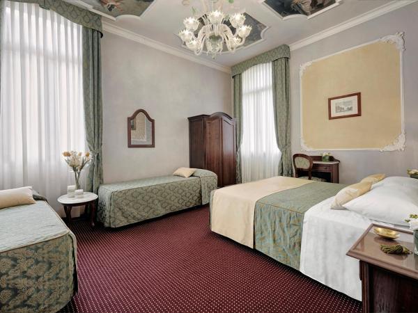 Hotel Pausania : photo 2 de la chambre chambre familiale