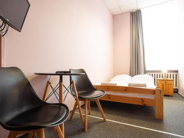 Moon Hostel Wrocław : photo 2 de la chambre chambre double avec salle de bains commune