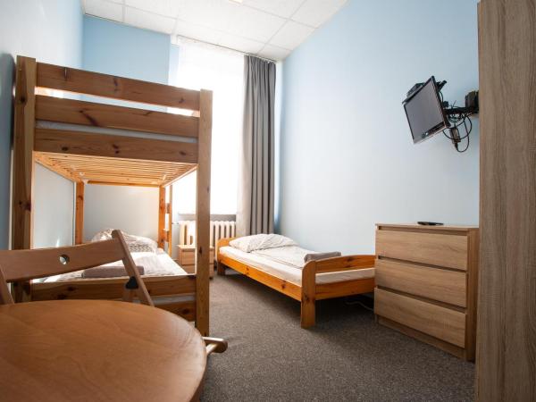 Moon Hostel Wrocław : photo 1 de la chambre triple room with shared bathroom 