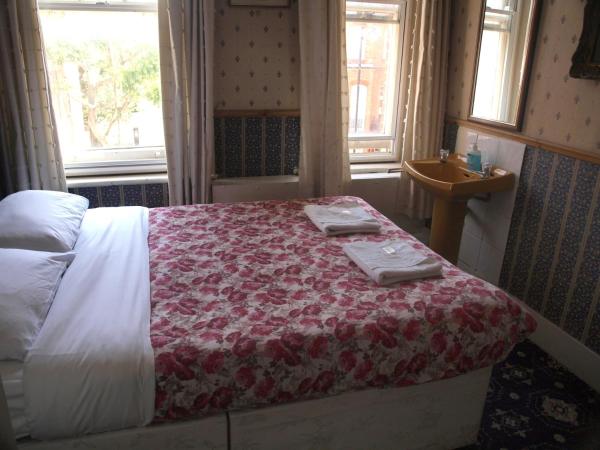 Oakley Hotel : photo 3 de la chambre chambre double basique avec salle de bains commune