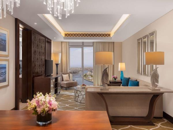 Hilton Dubai Al Habtoor City : photo 2 de la chambre suite 1 chambre lit king-size avec accès gratuit au salon exécutif - vue panoramique