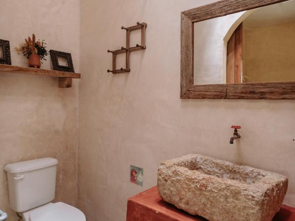 Casa Mezcla - Bed & Breakfast : photo 3 de la chambre chambre double - vue sur jardin