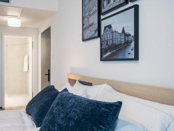 YParc Hôtel : photo 9 de la chambre chambre double ou lits jumeaux avec salle de bains privative