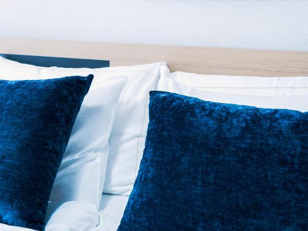 YParc Hôtel : photo 2 de la chambre chambre double ou lits jumeaux avec salle de bains privative