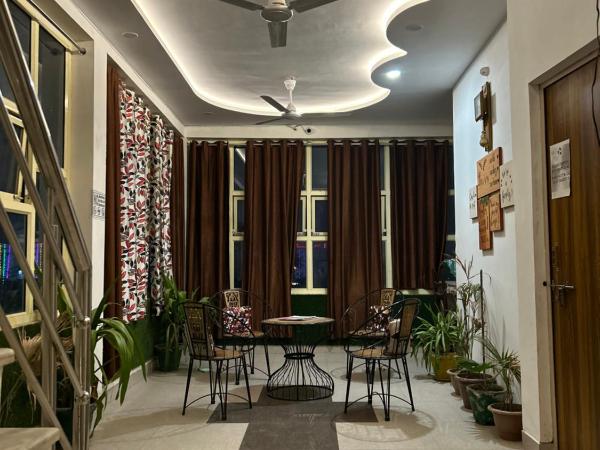 Max Guest House : photo 1 de la chambre chambre double deluxe avec balcon